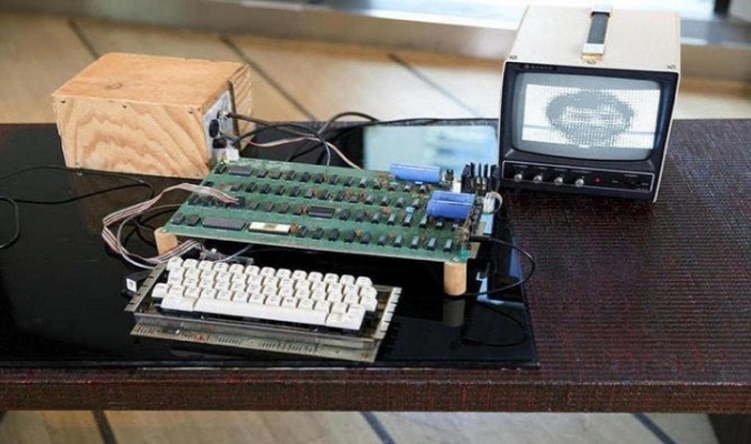 حاسوب لآبل يعود إلى السبعينيات يباع بمئات الآلاف