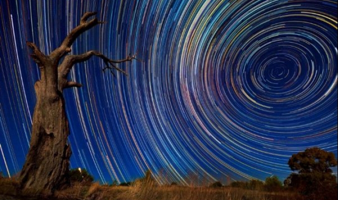 استغرقت 15 ساعة من التصوير: صور مدهشة تُظهر آثار النجوم في السماء