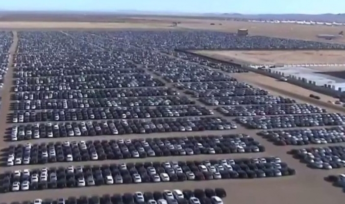 بالفيديو| “مقبرة” للسيارات في أمريكا