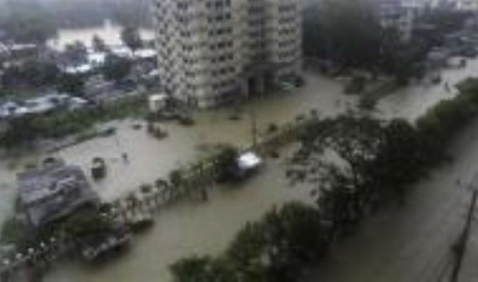 مقتل 100 شخص وتشريد 250 الف في فيضانات مدمرة ببنجلادش