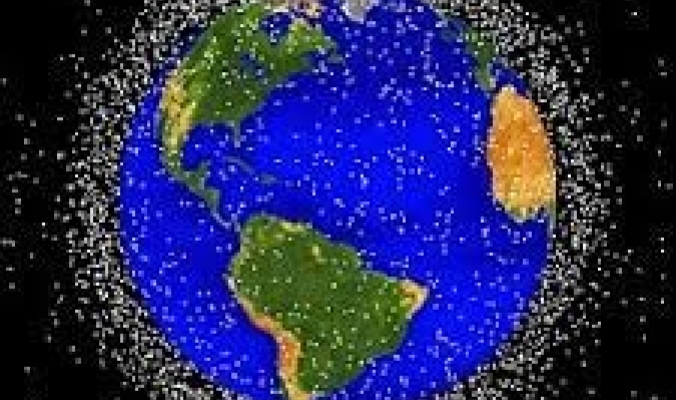 كم عدد الأقمار الصناعية التي تدور حول الأرض؟