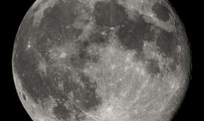 نظرية جديدة توضح كيف وصل القمر الى مكانه
