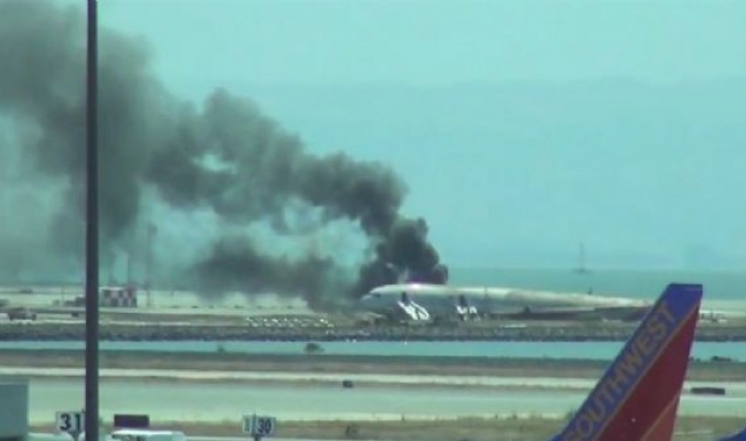 بالفيديو.. تحطم طائرة بوينج 777 أثناء هبوطها في ‏سان فرانسيسكو