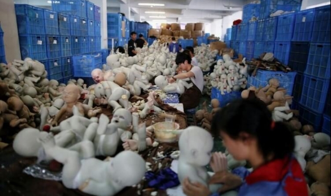 شاهد: هكذا تُصنع البضائع الصينية قبل وصولها إلينا... الوجه الآخر لـ البضائع الصينية!