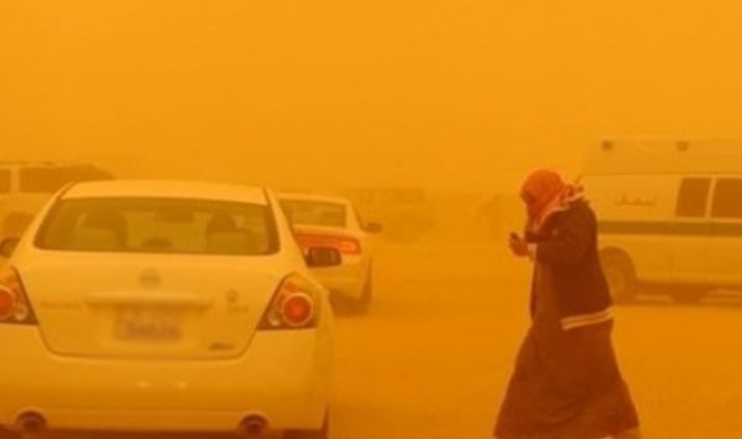 موجات الغبار تجتاح معظم أرجاء المشرق العربي والإقامة الجبرية مفروضة في دول الخليج