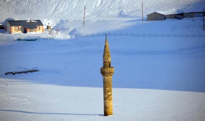 ما سرّ المئذنة المحاطة بالثلوج في تركيا!؟