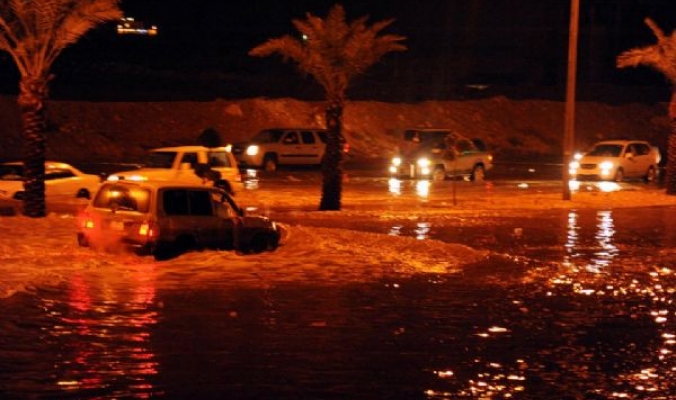 بالصور... الأمطار تغسل الرياض بعد الغبار