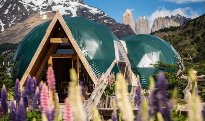 بالصور| مخيم بيئي وسط الحديقة الوطنية “Torres del Paine” في تشيلي