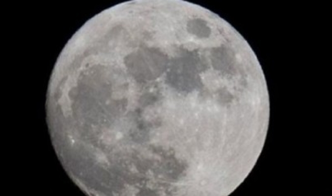 الليلة: ترقبوا ظاهرة فريدة للقمر منذ 99 عاماً!