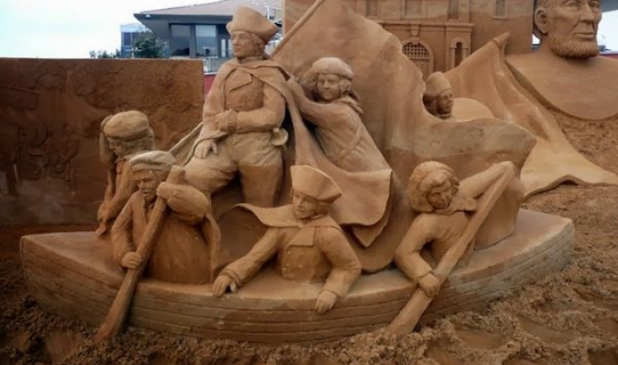 لأن الإبداع لا حدود له: منحوتات فنية مدهشة على الرمال