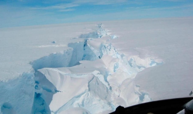 جبل جليدي أكبر من باريس 15 مرة ينفصل عن قارة أنتركتيكا