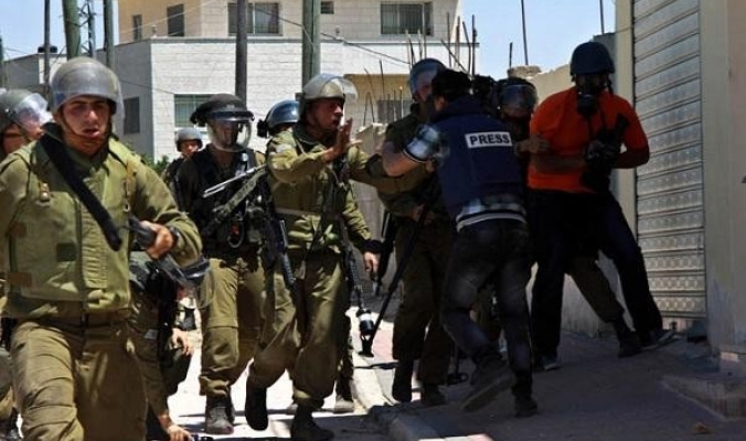 قوات الاحتلال تعتدي على صحفية خلال اقتحامها بلدة عرابة