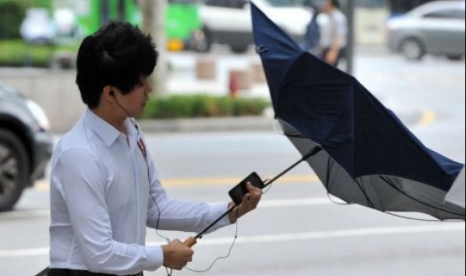 أقوى إعصار خلال عقد يضرب شبه الجزيرة الكورية مخلفاً خسائر فادحة