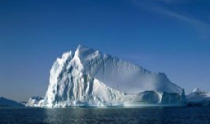 جبال جليدية هائلة بحجم مانهاتن تشكلت في قارة أنتاركتيكا نتيجة تسونامي اليابان