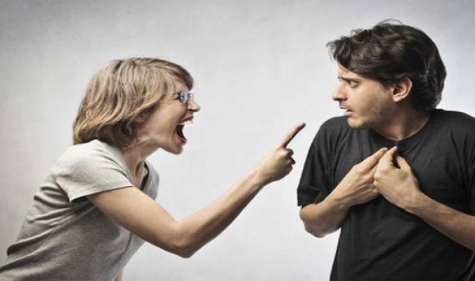ما سبب عصبية المرأة وهدوء الرجل؟