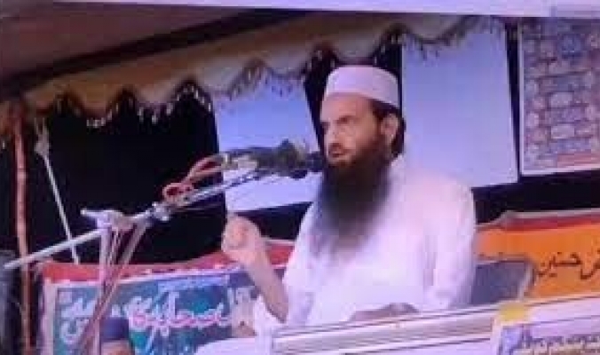 فيديو للحظة وفاة الداعية الباكستاني عبدالمتين أصغر.. لفظ أنفاسه بينما كان يفسر آية قرآنية