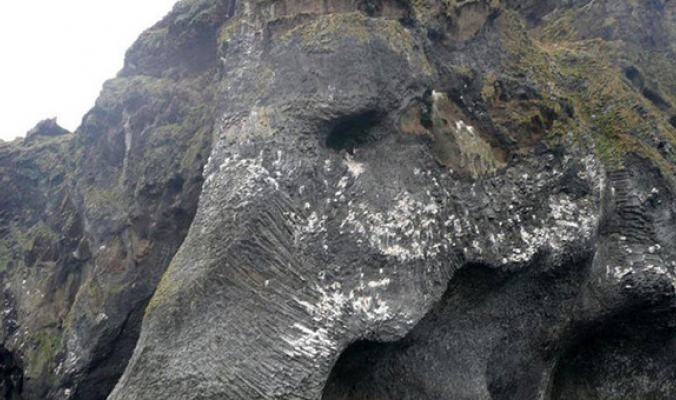 شاهد صخرة الفيل فى أيسلندا وقل “سبحان الله”!