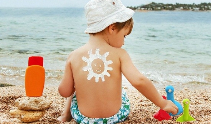 احموا طفلكم من شمس الصيف