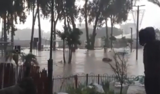 بالفيديو ...فيضانات تغرق مدينة عسقلان بعد موجة أمطار غزيرة صباح اليوم