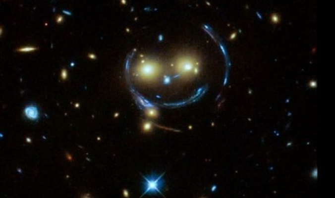 وجه المجرات المبتسم.. في صور التقطها تلسكوب هابل - فيديو