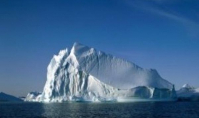 جبال جليدية هائلة بحجم مانهاتن تشكلت في قارة أنتاركتيكا نتيجة تسونامي اليابان الأخير