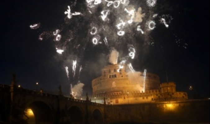 بالصور: روما تحتفل بليالي الصيف بالقرب من قلعة سانت أنجيلو