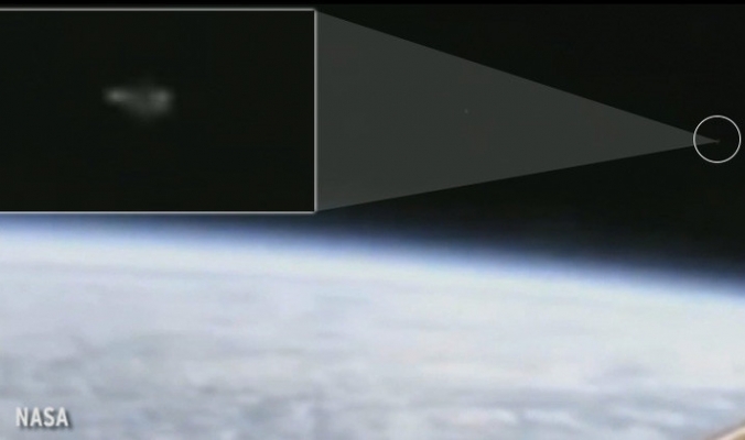 بالفيديو ..لقطات غامضة لـ 3 أجسام غريبة تغادر الأرض قبل أن تقطع ناسا البث فجأة