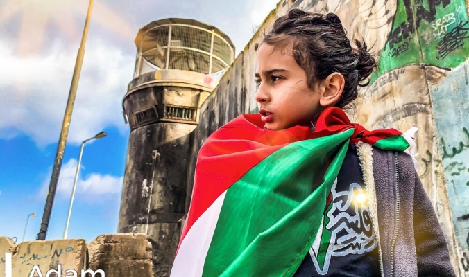 ادم رام الله... طفل فلسطيني بعمر 8 سنوات يقتحم منصة اليوتيوب ب 20 مليون مشاهدة في 3 اشهر