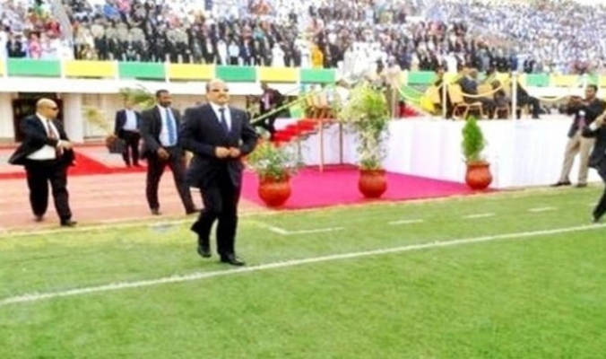 الرئيس الموريتاني يأمر بإنهاء مباراة كرة في الدقيقة 65.. والسبب في ذلك!
