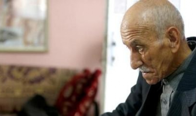حدث في الضفة: الحاج عبد القادر إبن 81 عاماً يؤدي امتحانات الثانوية العامة بعد رسوبه العام الماضي