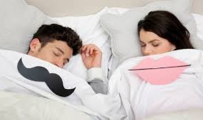 علماء: نوم الرجال يختلف عن النساء