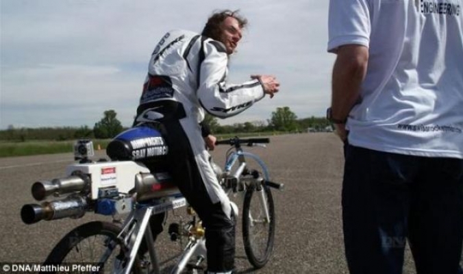 بسرعة تصل الى 260كم/ الساعة: بالصور.. دراج فرنسي يخترع أسرع دراجة هوائية في العالم