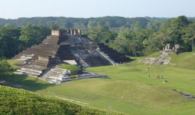 كاميرا فيديو تكشف أسرار قبر من فترة حضارة المايا