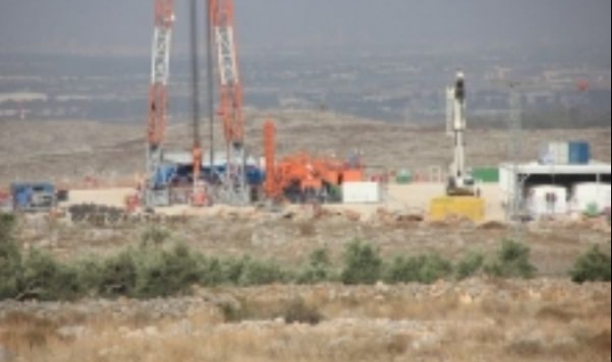 اكتشاف مليار ونصف برميل نفط و180مليار مكعب من الغاز في بئر رنتيس غرب رام الله