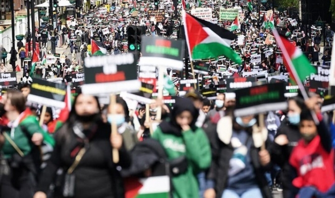 مغني راب يلهب مشاعر 200 الف متظاهر داعمين لفلسطين بلندن (شاهد)