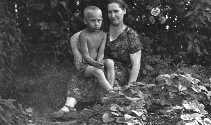 حذاء والدته أنقذها من الموت في الحرب.. أسرار ومآسٍ من طفولة بوتين