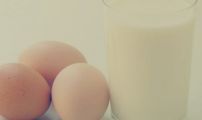 6 أطعمة ومشروبات من الخطر تناولها معًا: البيض مع اللبن والخل مع الشاي