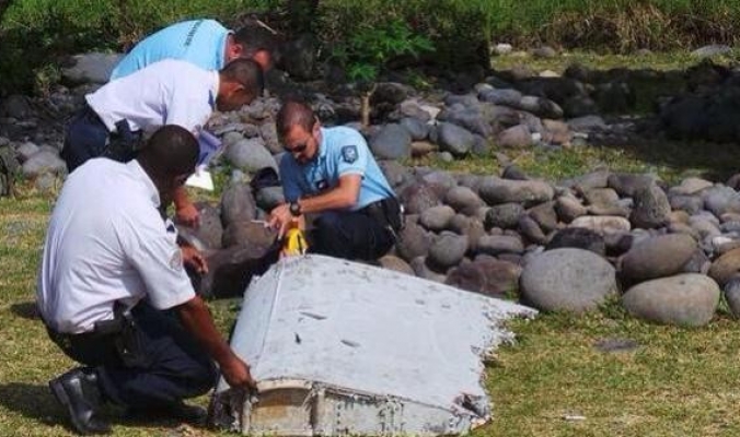 بالصور.. العثور على حطام طائرة في مدغشقر يعتقد أنه يعود للطائرة الماليزية