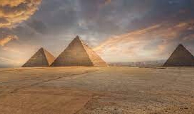 بسبب رحلات الملوك في العالم السفلي أم خوفاً من تهديدات اللصوص.. لماذا توقف الفراعنة عن بناء الأهرامات؟