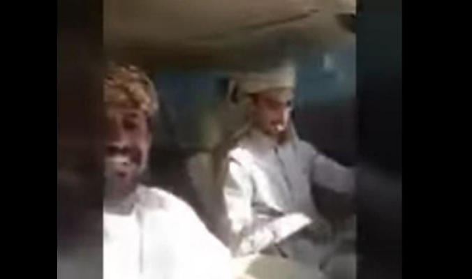 بالفيديو...شابان سعوديان يوثقان لحظة وفاتهما في &quot;بث مباشر&quot; خلال إنشغالهما بسناب شات
