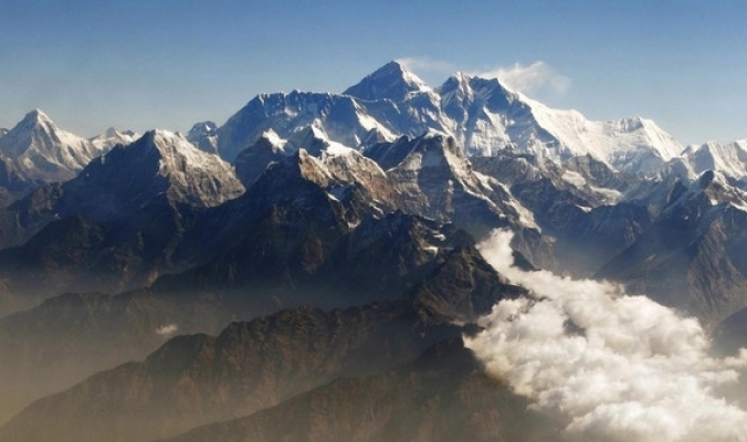 نيبال تفتح قمة ايفرست مجددا أمام المتسلقين