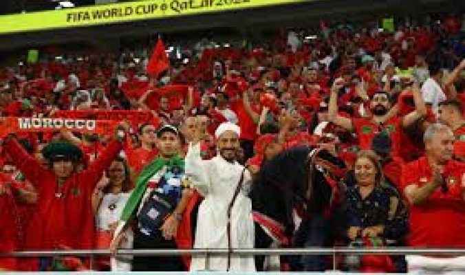 “حينما أعود سأشرح لكِ السبب”.. مشجع عربي يبيع ذهب أمه لحضور كأس العالم!
