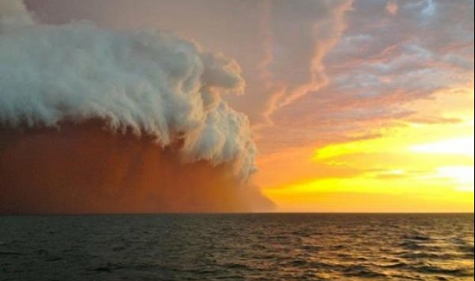 عاصفة الغبار الأحمر تسونامي أستراليا