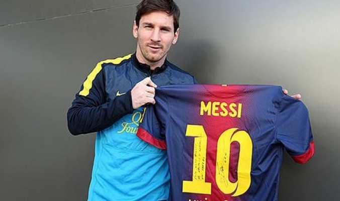 برشلونة يعلن اتفاقه مع ميسي لتمديد عقده حتى 2019