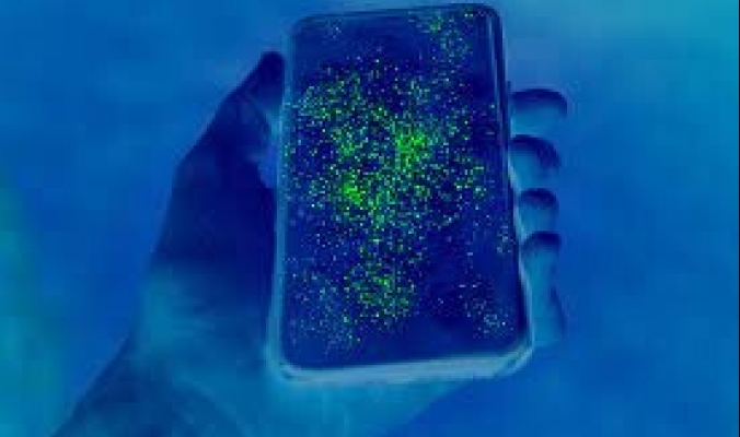 هاتفك أقذر من المرحاض وكوب مكتبك فيه بقايا براز.. أشياء تستخدمها يومياً مليئة بالبكتيريا والجراثيم