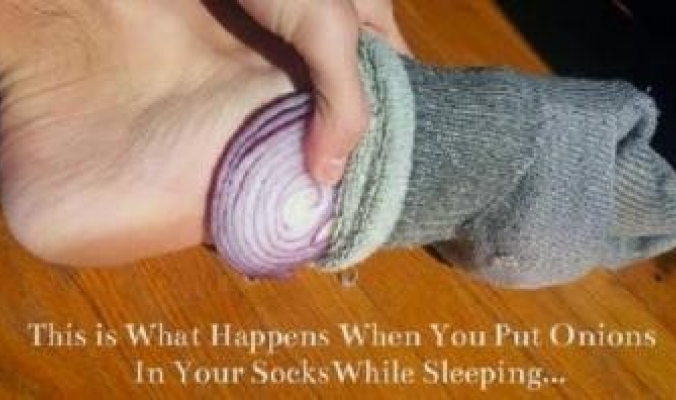 ماذا يحدث إن وضعت بصلة على باطن قدمك أثناء النوم؟