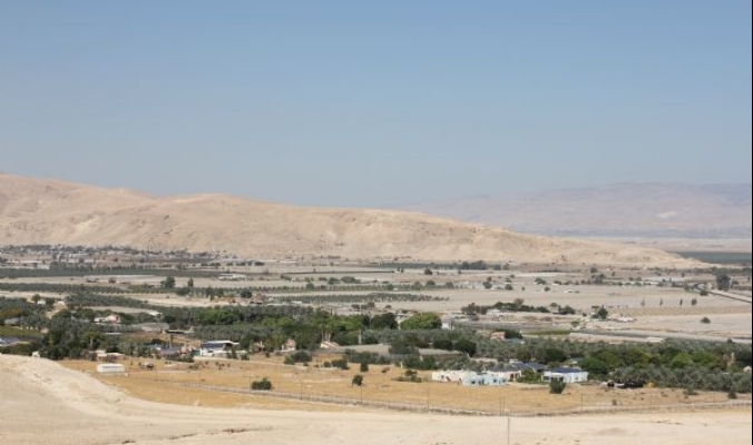 الاحتلال الإسرائيلي يسرق التربة الخصبة من الضفة الغربية وينقل إليها الترب الملوثة