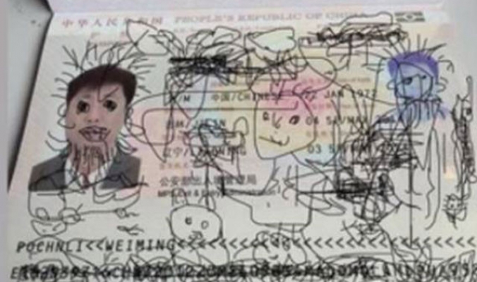 صورة..أب عالق بين دولتين بسبب &quot;شخابيط&quot; ابنه على جواز السفر