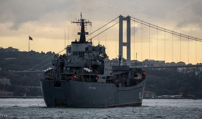 بارجة روسية تصطدم بسفينة شحن قبالة إسطنبول.. وفقدان 15 جنديا