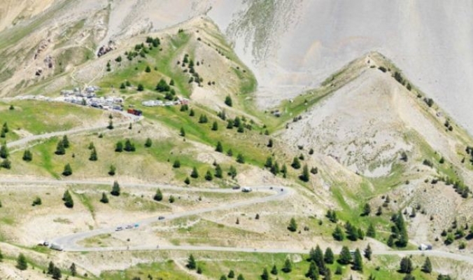 بالصور: جولة على الدراجة وسط الجبال